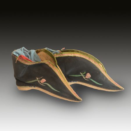 A pair of Chinese Lotus shoes
